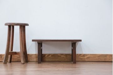 アンティーク家具　古民具・骨董 古い木の小さな机(飾り棚、テーブル)