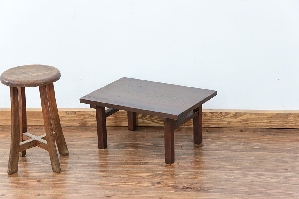 アンティーク家具　古民具・骨董 古い木の小さな机(飾り棚、テーブル)