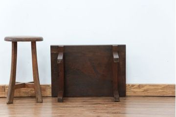 アンティーク家具　古民具・骨董 古い木の小さな机(飾り棚、テーブル)
