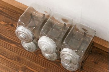 アンティーク雑貨　昭和レトロ 古い駄菓子屋の六連ガラス瓶(ガラスビン)