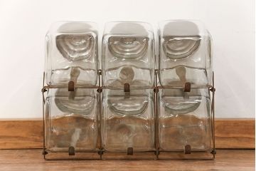 アンティーク雑貨　昭和レトロ 古い駄菓子屋の六連ガラス瓶(ガラスビン)