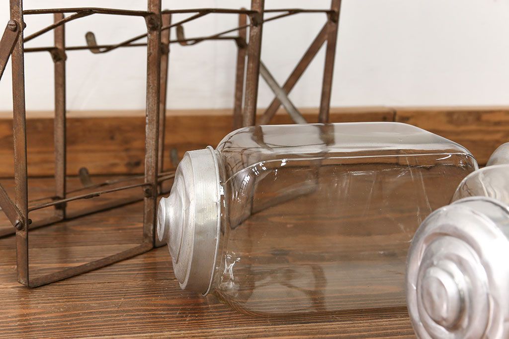 アンティーク雑貨　昭和レトロ 古い駄菓子屋の六連ガラス瓶(ガラスビン)