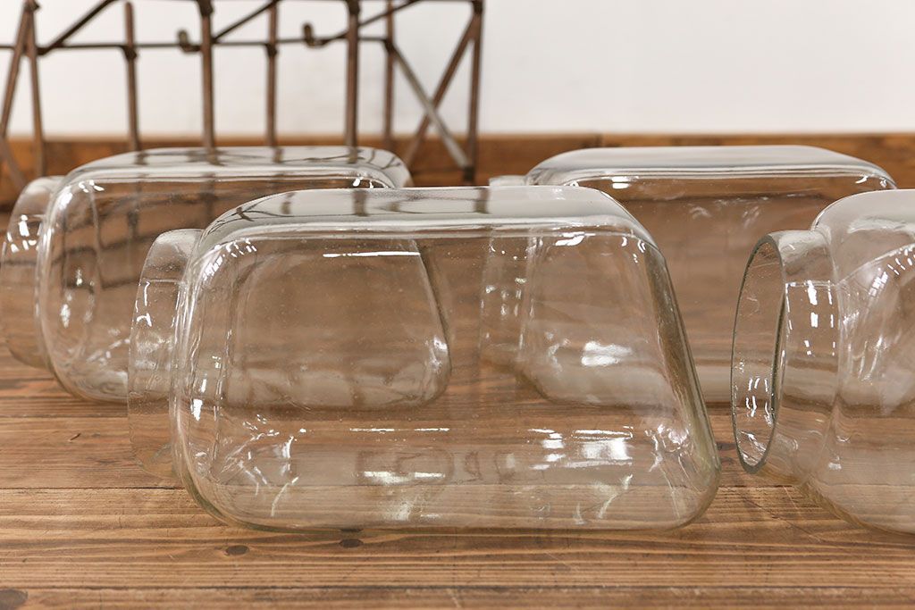 アンティーク雑貨　昭和レトロ 古い駄菓子屋の六連ガラス瓶(ガラスビン)