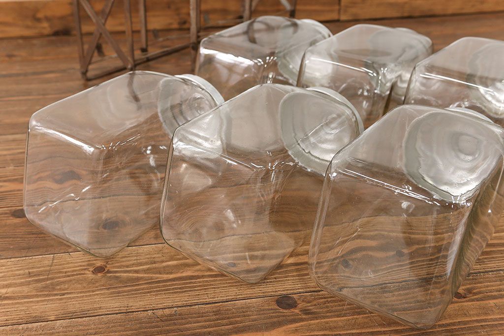 アンティーク雑貨　昭和レトロ 古い駄菓子屋の六連ガラス瓶(ガラスビン)