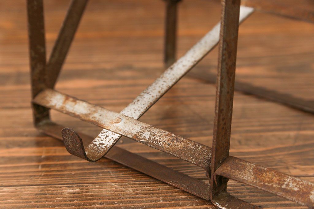 アンティーク雑貨　昭和レトロ 古い駄菓子屋の六連ガラス瓶(ガラスビン)