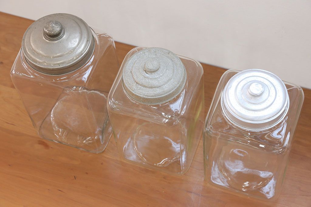 アンティーク雑貨　アンティーク 古い駄菓子屋のレトロなガラス瓶3個セット(ガラスビン)