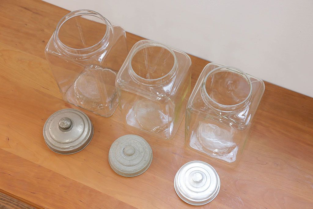 アンティーク雑貨　アンティーク 古い駄菓子屋のレトロなガラス瓶3個セット(ガラスビン)