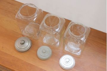 アンティーク雑貨　アンティーク 古い駄菓子屋のレトロなガラス瓶3個セット(ガラスビン)