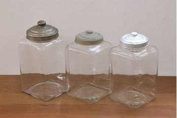アンティーク雑貨　アンティーク 古い駄菓子屋のレトロなガラス瓶3個セット(ガラスビン)