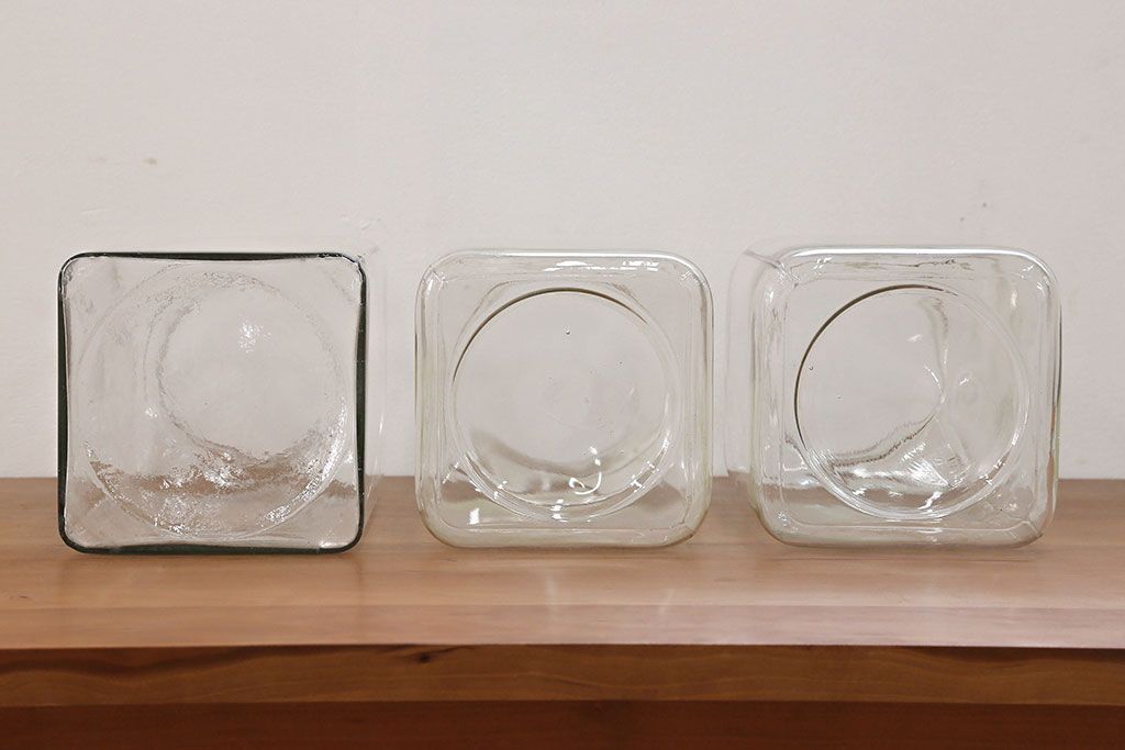 アンティーク雑貨　アンティーク 古い駄菓子屋のレトロなガラス瓶3個セット(ガラスビン)