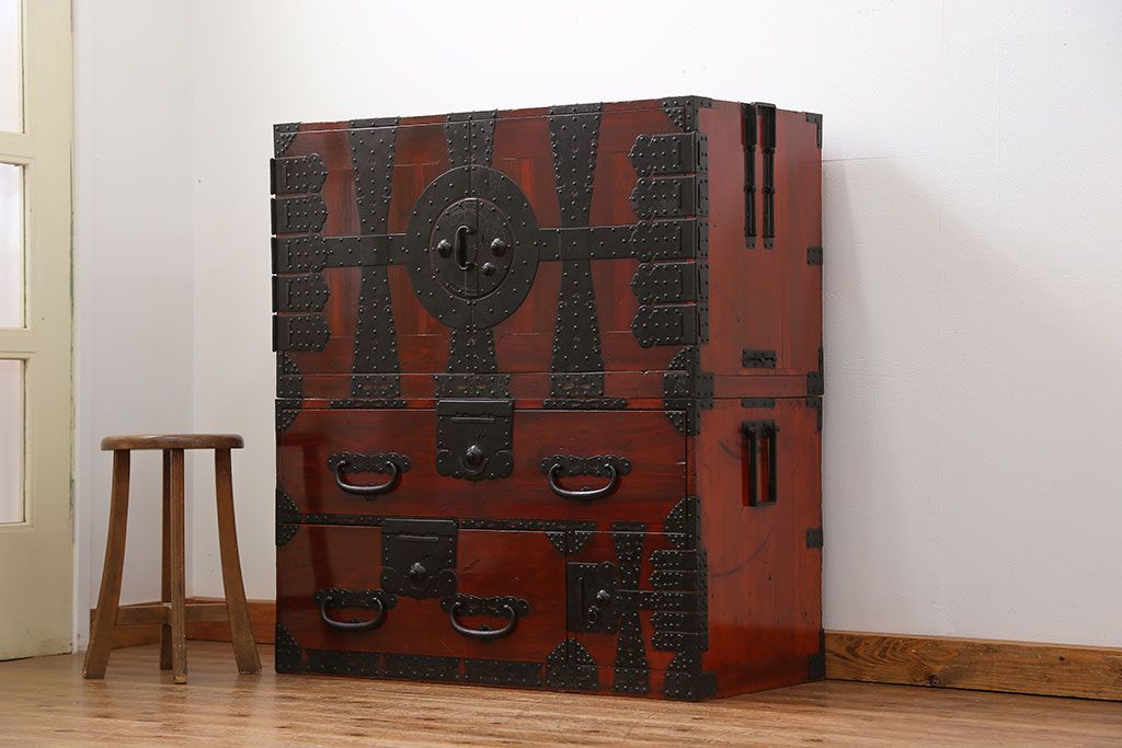 古民具・骨董 美品　金具の立派な観音開き時代箪笥(帳場箪笥、たんす)