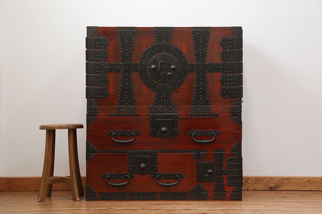 古民具・骨董 美品　金具の立派な観音開き時代箪笥(帳場箪笥、たんす)