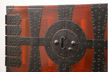 古民具・骨董 美品　金具の立派な観音開き時代箪笥(帳場箪笥、たんす)