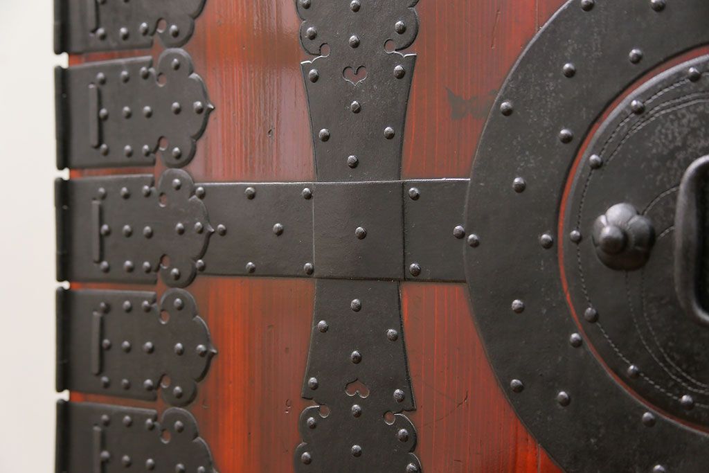 古民具・骨董 美品　金具の立派な観音開き時代箪笥(帳場箪笥、たんす)