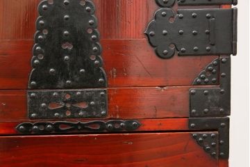 古民具・骨董 美品　金具の立派な観音開き時代箪笥(帳場箪笥、たんす)
