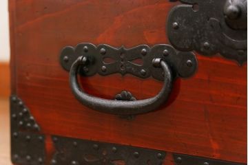 古民具・骨董 美品　金具の立派な観音開き時代箪笥(帳場箪笥、たんす)