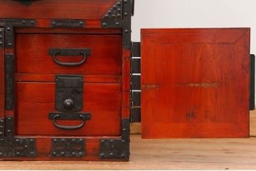 古民具・骨董 美品　金具の立派な観音開き時代箪笥(帳場箪笥、たんす)