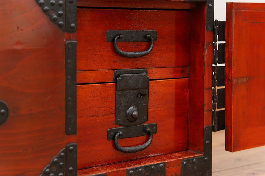 古民具・骨董 美品　金具の立派な観音開き時代箪笥(帳場箪笥、たんす)