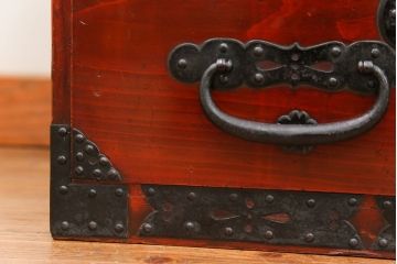 古民具・骨董 美品　金具の立派な観音開き時代箪笥(帳場箪笥、たんす)