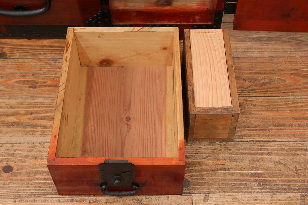 古民具・骨董 美品　金具の立派な観音開き時代箪笥(帳場箪笥、たんす)