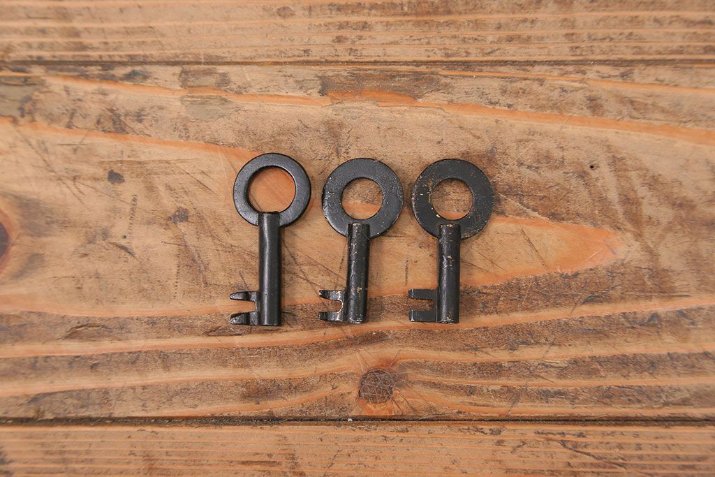 古民具・骨董 美品　金具の立派な観音開き時代箪笥(帳場箪笥、たんす)