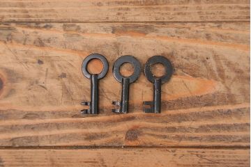 古民具・骨董 美品　金具の立派な観音開き時代箪笥(帳場箪笥、たんす)