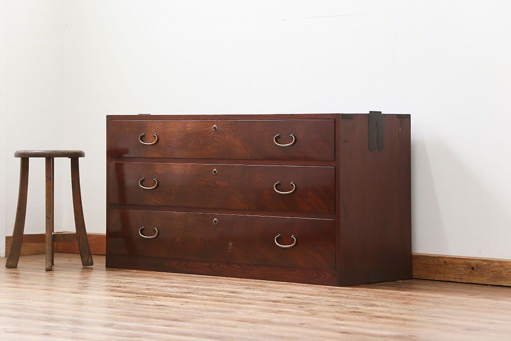 アンティーク家具　古民具・骨董 前面欅材の杢目の素晴らしい時代箪笥ローチェスト(1)(ローボード)