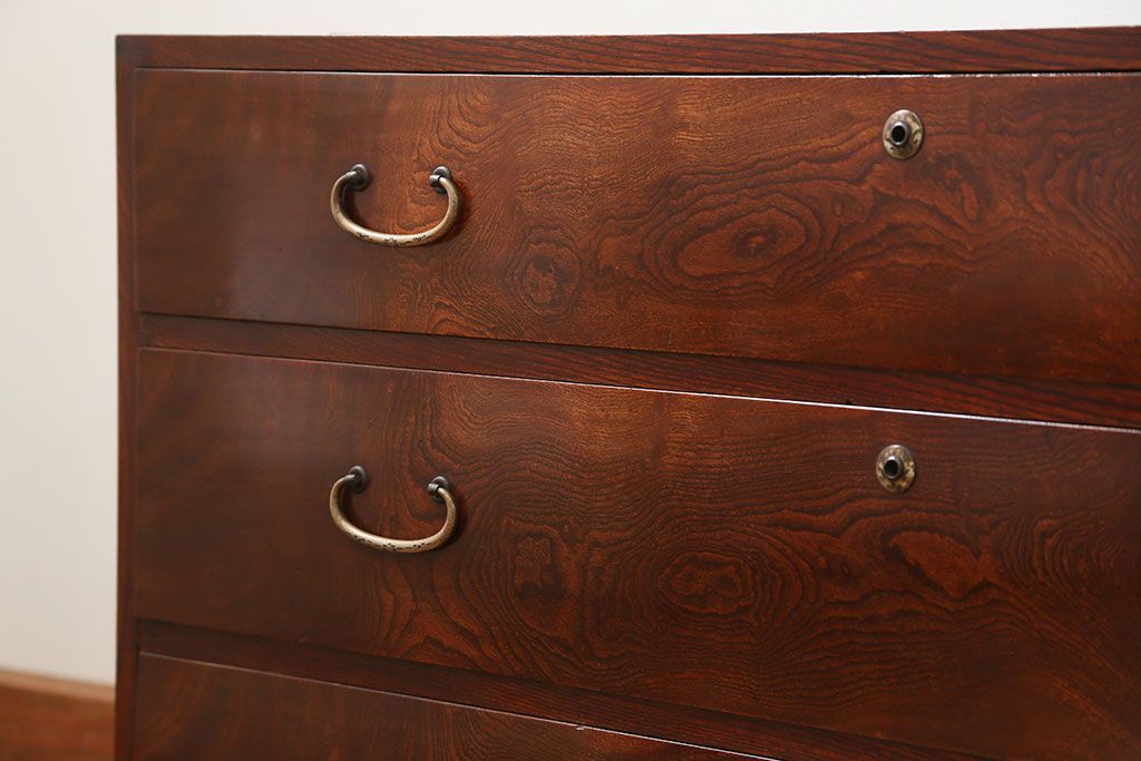 アンティーク家具　古民具・骨董 前面欅材の杢目の素晴らしい時代箪笥ローチェスト(1)(ローボード)