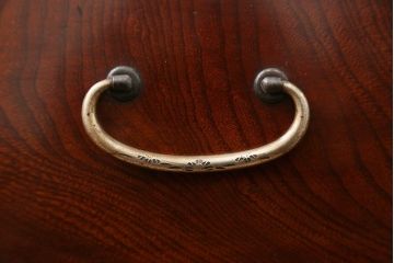 アンティーク家具　古民具・骨董 前面欅材の杢目の素晴らしい時代箪笥ローチェスト(1)(ローボード)