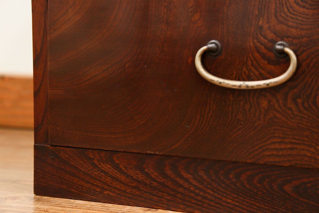 アンティーク家具　古民具・骨董 前面欅材の杢目の素晴らしい時代箪笥ローチェスト(1)(ローボード)