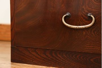 アンティーク家具　古民具・骨董 前面欅材の杢目の素晴らしい時代箪笥ローチェスト(1)(ローボード)