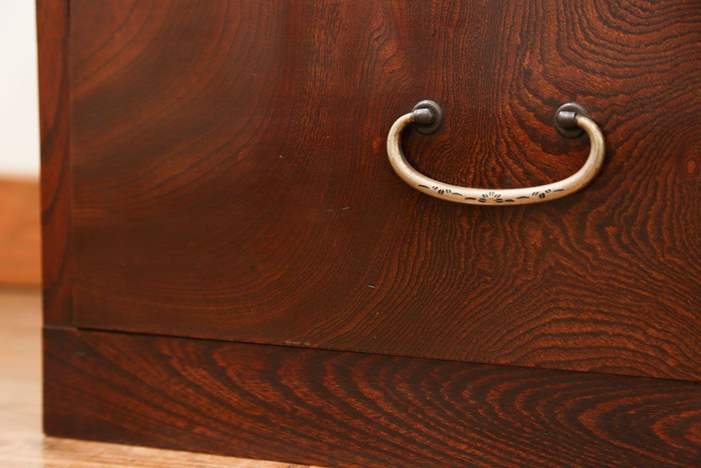アンティーク家具　古民具・骨董 前面欅材の杢目の素晴らしい時代箪笥ローチェスト(1)(ローボード)