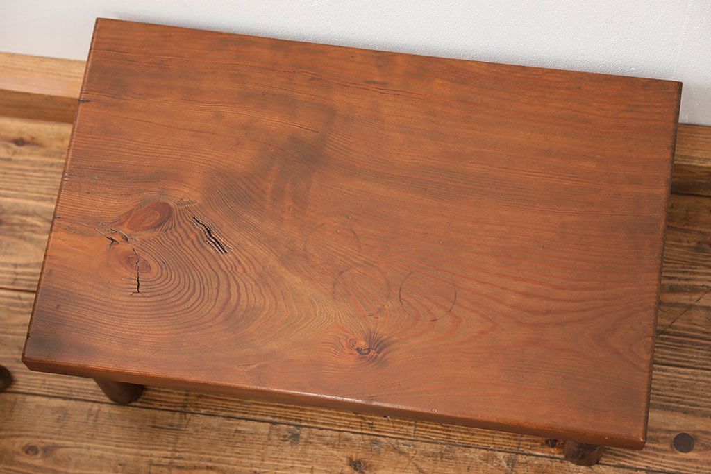 アンティーク家具　古民具・骨董 シンプルで小さなテーブル(机、花台)