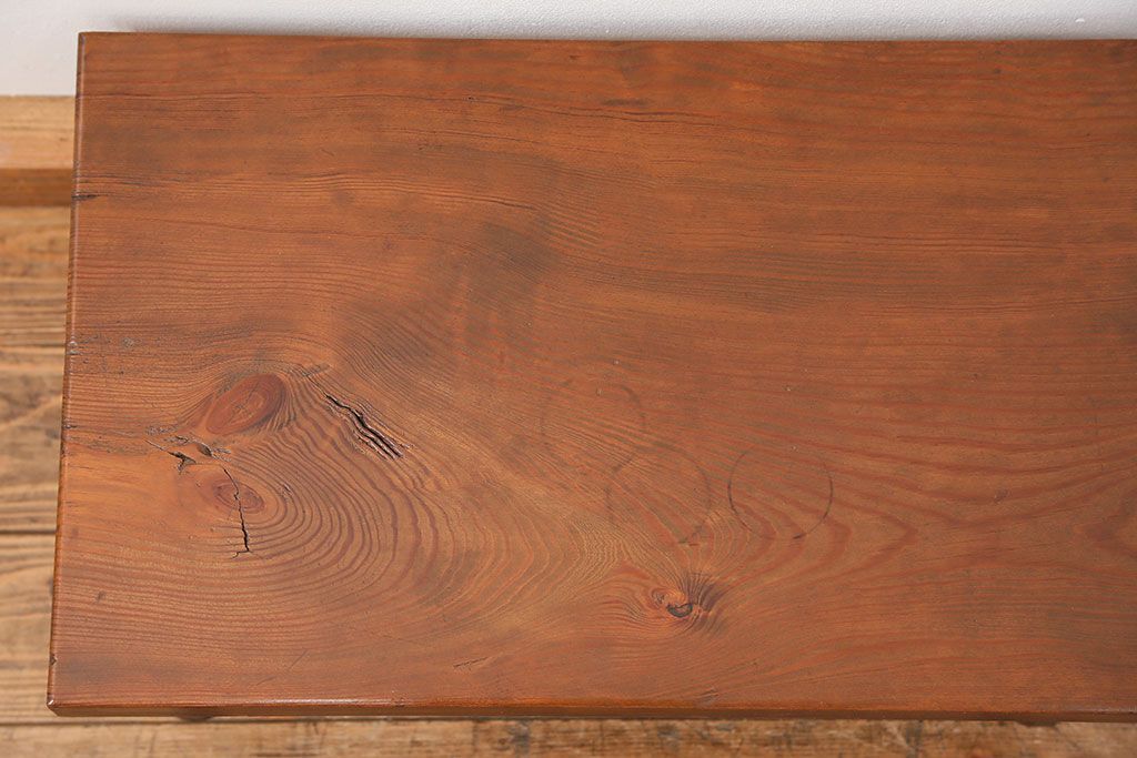 アンティーク家具　古民具・骨董 シンプルで小さなテーブル(机、花台)