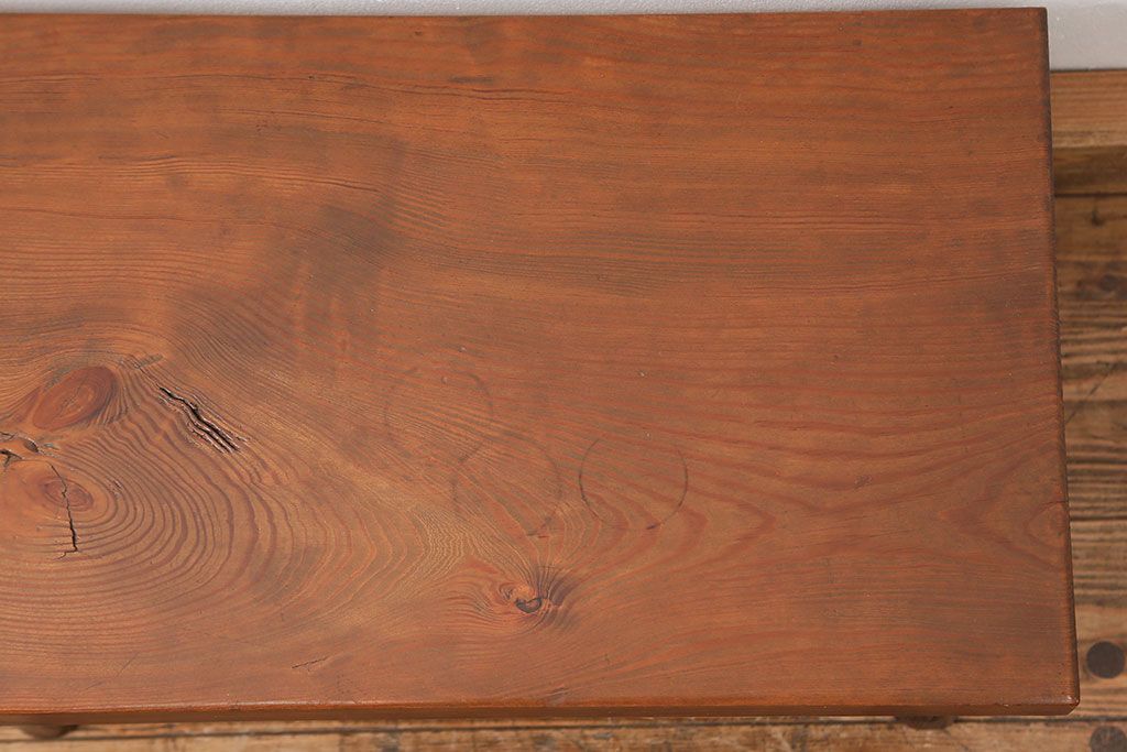 アンティーク家具　古民具・骨董 シンプルで小さなテーブル(机、花台)