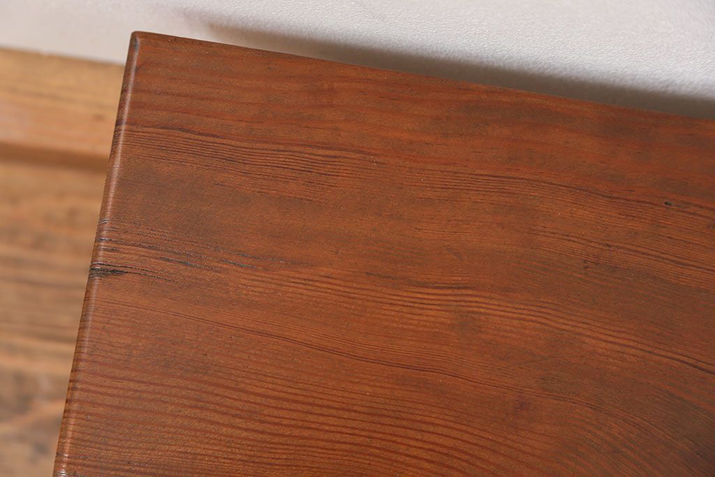 アンティーク家具　古民具・骨董 シンプルで小さなテーブル(机、花台)