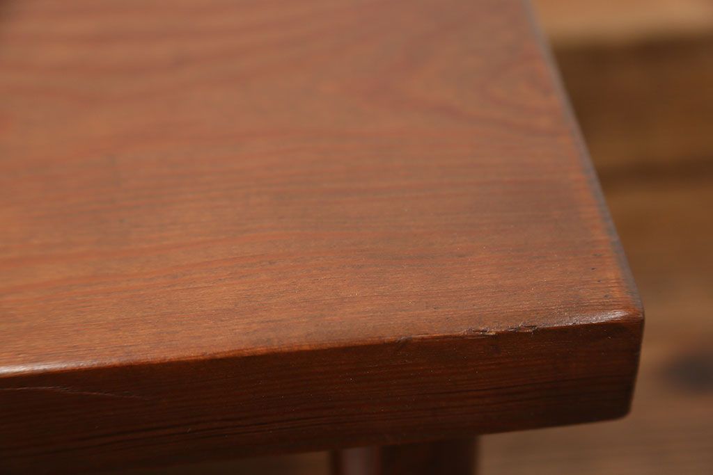 アンティーク家具　古民具・骨董 シンプルで小さなテーブル(机、花台)