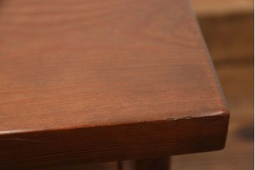 アンティーク家具　古民具・骨董 シンプルで小さなテーブル(机、花台)