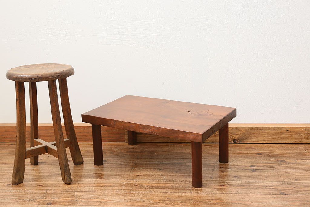 アンティーク家具　古民具・骨董 シンプルで小さなテーブル(机、花台)