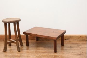 アンティーク家具　古民具・骨董 シンプルで小さなテーブル(机、花台)