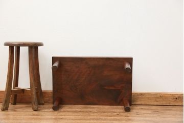 アンティーク家具　古民具・骨董 シンプルで小さなテーブル(机、花台)