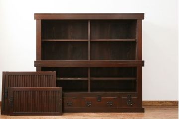 アンティーク家具　古民具・骨董 縦桟引き戸の重厚でモダンな六尺収納箪笥(水屋箪笥、帳場箪笥)