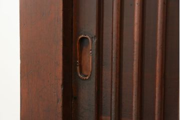 アンティーク家具　古民具・骨董 縦桟引き戸の重厚でモダンな六尺収納箪笥(水屋箪笥、帳場箪笥)