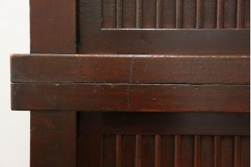 アンティーク家具　古民具・骨董 縦桟引き戸の重厚でモダンな六尺収納箪笥(水屋箪笥、帳場箪笥)