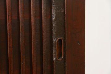 アンティーク家具　古民具・骨董 縦桟引き戸の重厚でモダンな六尺収納箪笥(水屋箪笥、帳場箪笥)