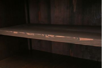 アンティーク家具　古民具・骨董 縦桟引き戸の重厚でモダンな六尺収納箪笥(水屋箪笥、帳場箪笥)