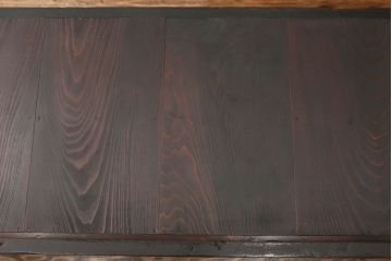 アンティーク家具　古民具・骨董 縦桟引き戸の重厚でモダンな六尺収納箪笥(水屋箪笥、帳場箪笥)