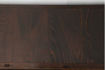 アンティーク家具　古民具・骨董 縦桟引き戸の重厚でモダンな六尺収納箪笥(水屋箪笥、帳場箪笥)