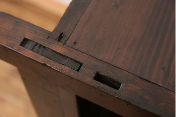 アンティーク家具　古民具・骨董 縦桟引き戸の重厚でモダンな六尺収納箪笥(水屋箪笥、帳場箪笥)