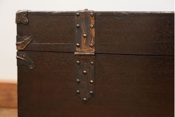 アンティーク雑貨　アンティーク 古い木のシンプルなトランク(収納箱)